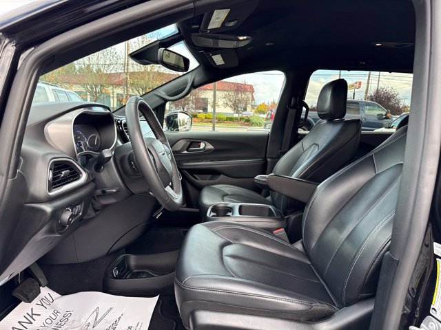 Used 2025 Chrysler Pacifica Select FWD image 24