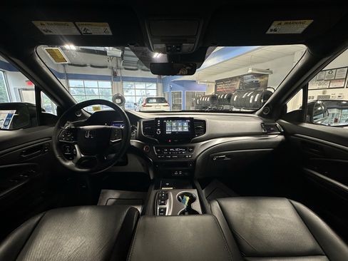 Used 2024 Honda Passport EX-L image 2