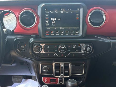 Used 2022 Jeep Gladiator Rubicon w/ Trailer Tow Package AWD/4WD image 11