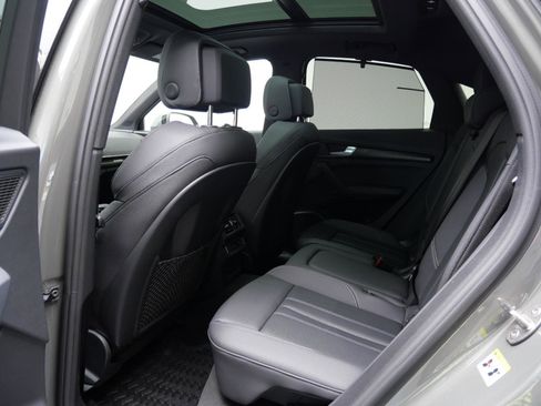 Used 2024 Audi Q5 2.0T Premium Plus w/ Premium Plus Package AWD/4WD image 33