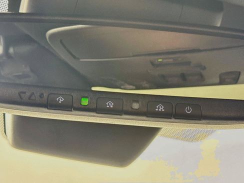Certified 2025 Toyota Sienna Limited FWD image 23