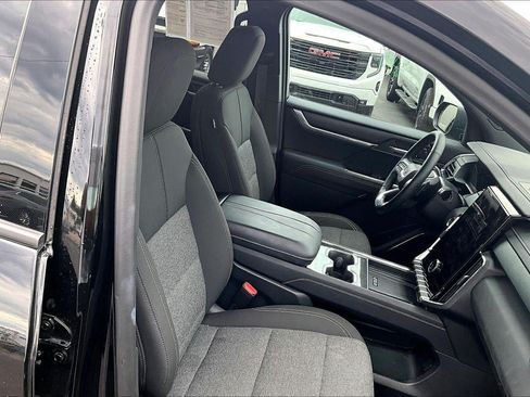 Used 2025 GMC Acadia Elevation FWD image 7