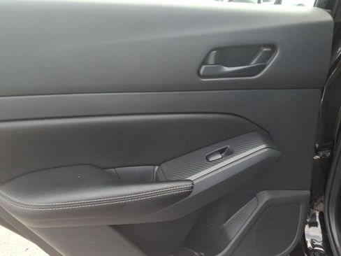 Used 2025 Nissan Altima 2.5 SV FWD image 11