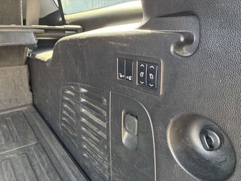 Used 2019 Chevrolet Suburban LT w/ Luxury Package image 11