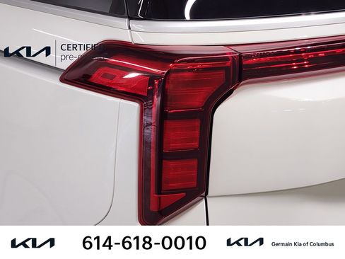 Certified 2025 Kia Carnival image 16