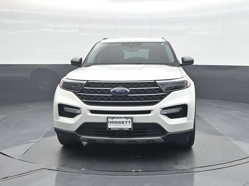 Certified 2023 Ford Explorer XLT w/ Equipment Group 202A RWD image 5