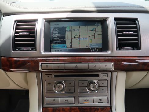 Used 2011 Jaguar XF Premium RWD image 16