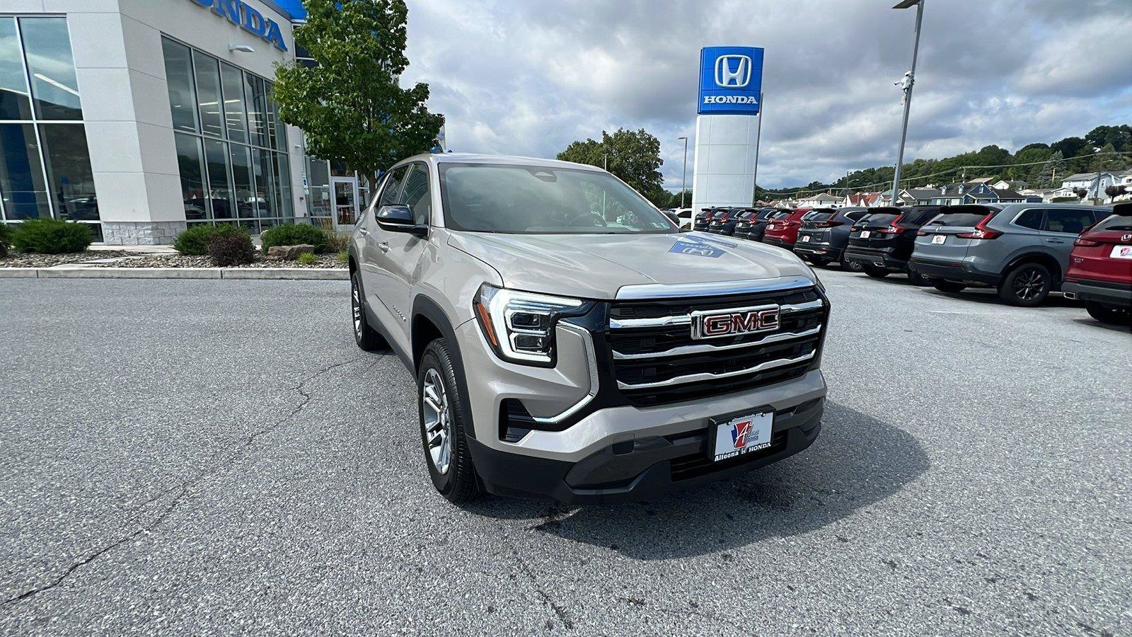 Used 2025 GMC Terrain Elevation AWD/4WD image 2