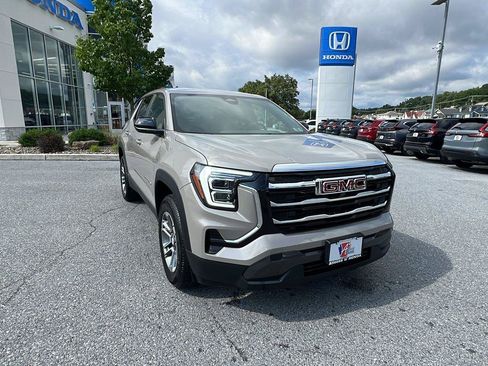 Used 2025 GMC Terrain Elevation AWD/4WD image 2
