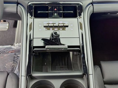 New 2025 Porsche Panamera 4 image 15