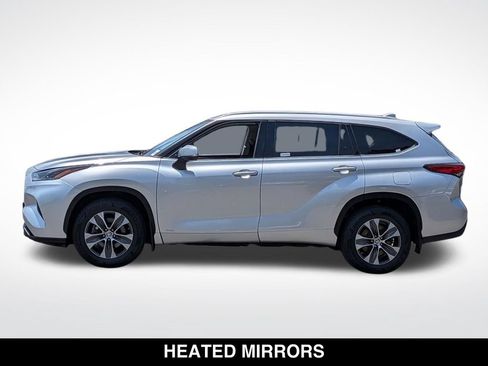 Used 2022 Toyota Highlander XLE AWD/4WD image 5