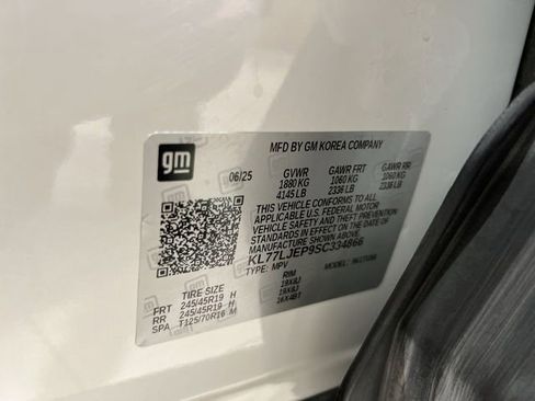 Used 2025 Chevrolet Trax RS FWD image 29