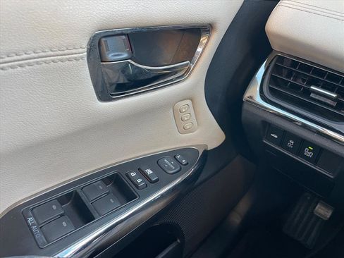 Used 2013 Toyota Avalon XLE Touring image 18