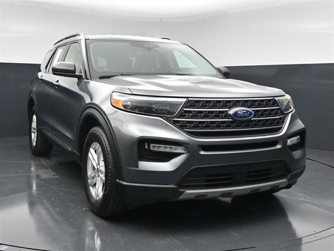Used 2022 Ford Explorer XLT w/ Equipment Group 202A AWD/4WD image 1