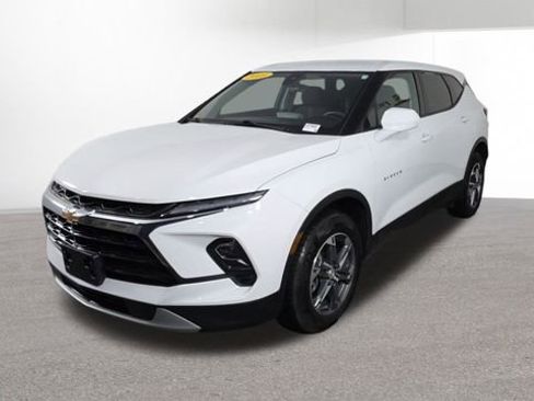 Used 2025 Chevrolet Blazer LT image 4