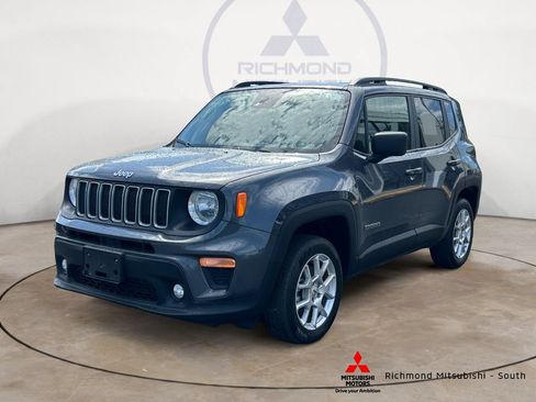 Used 2023 Jeep Renegade Latitude w/ Premium Group AWD/4WD image 7