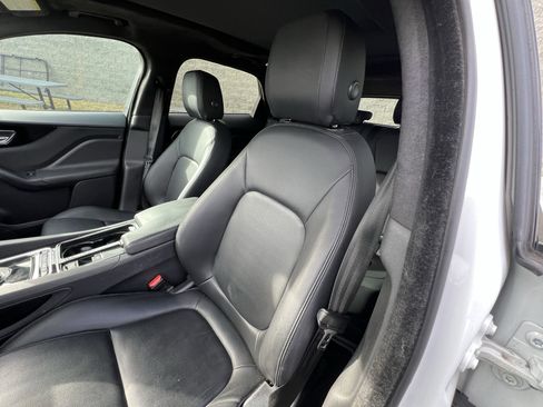 Used 2019 Jaguar F-PACE Premium image 17