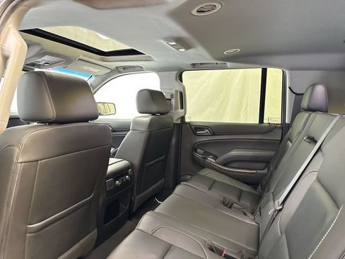 Used 2019 Chevrolet Suburban LT w/ Luxury Package AWD/4WD image 14