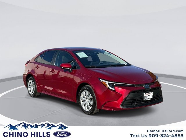 Used 2025 Toyota Corolla LE FWD image 1