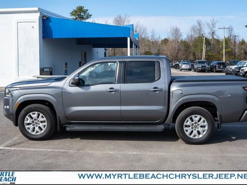 Used 2022 Nissan Frontier SV w/ SV Premium Package image 3