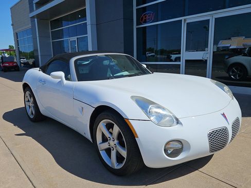 Used 2008 Pontiac Solstice Convertible w/ Premium Package RWD image 1