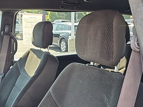 Used 2018 Dodge Grand Caravan SE image 11