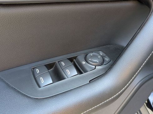Used 2025 Chevrolet Blazer LT FWD image 13