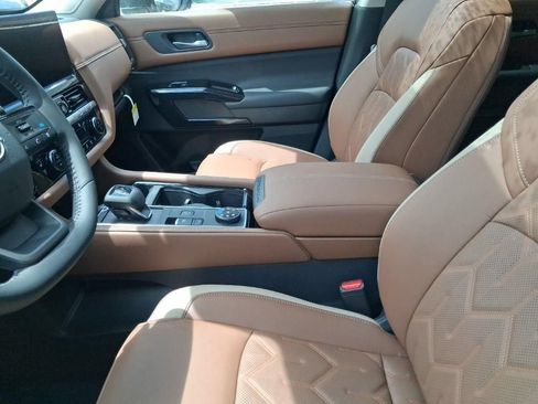 New 2026 Nissan Pathfinder Platinum AWD/4WD image 12