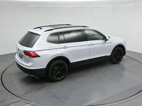 Used 2019 Volkswagen Tiguan SE w/ Panoramic Sunroof Package image 37