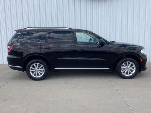 Used 2022 Dodge Durango SXT AWD/4WD image 3