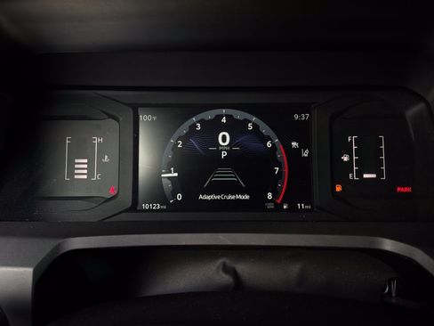 Used 2025 Toyota Tacoma SR5 AWD/4WD image 40