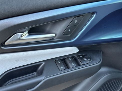 New 2026 Chevrolet Equinox EV LT image 18