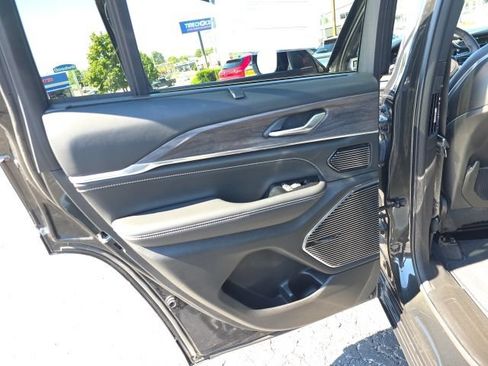 Used 2023 Jeep Grand Cherokee Overland w/ Adv Protech Group III AWD/4WD image 43