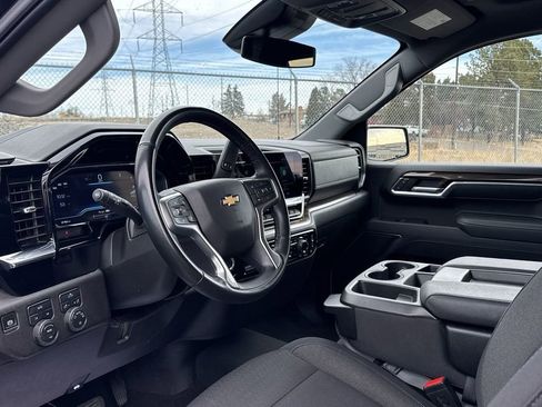 Used 2025 Chevrolet Silverado 1500 LT AWD/4WD image 13
