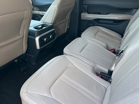 Used 2024 Ford Expedition Limited image 12