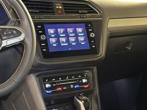 Used 2023 Volkswagen Tiguan SE image 17