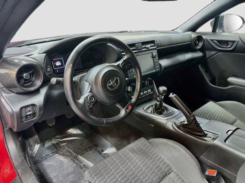 Used 2024 Toyota GR86 RWD image 9