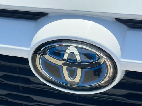 Used 2021 Toyota RAV4 LE AWD/4WD image 13