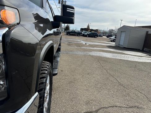 Used 2021 Chevrolet Silverado 2500 LT w/ Convenience Package image 16