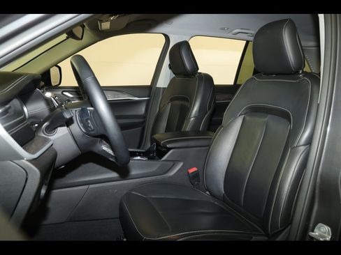 Used 2022 Jeep Grand Cherokee Limited image 22