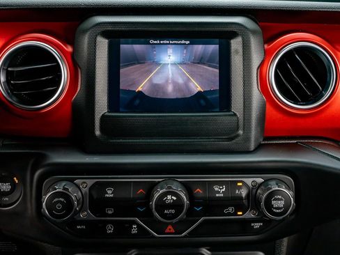 Used 2021 Jeep Gladiator Rubicon AWD/4WD image 17