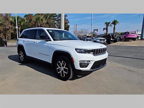 Used 2024 Jeep Grand Cherokee Limited w/ Luxury Tech Group II image 38