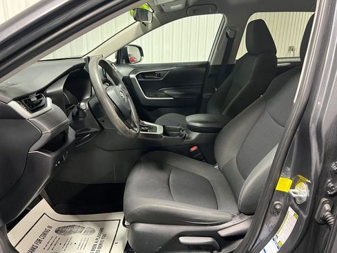 Used 2019 Toyota RAV4 LE image 5