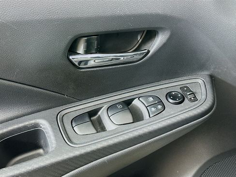 Used 2025 Nissan Versa SV FWD image 15