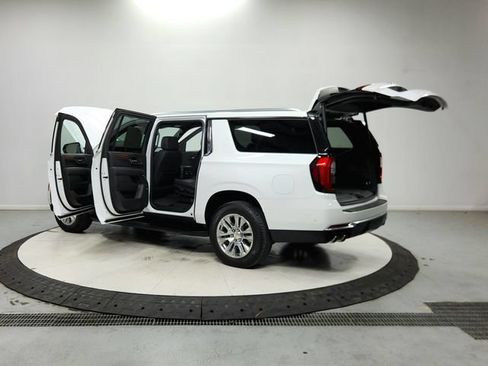 Used 2025 GMC Yukon XL Denali AWD/4WD image 14