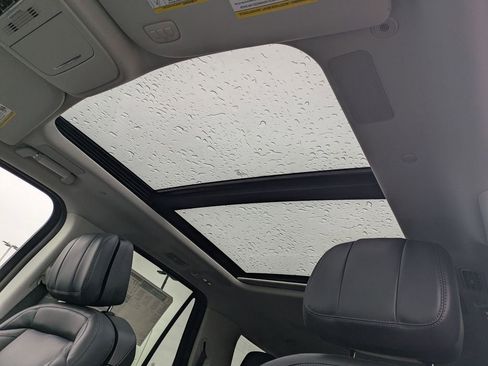 New 2025 Lincoln Navigator L Reserve AWD/4WD image 17
