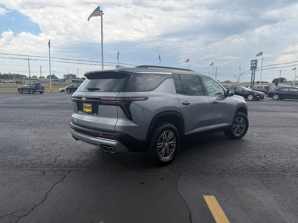 Used 2025 Chevrolet Traverse LT FWD image 5