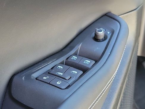 Used 2025 Jeep Grand Cherokee Limited AWD/4WD image 16