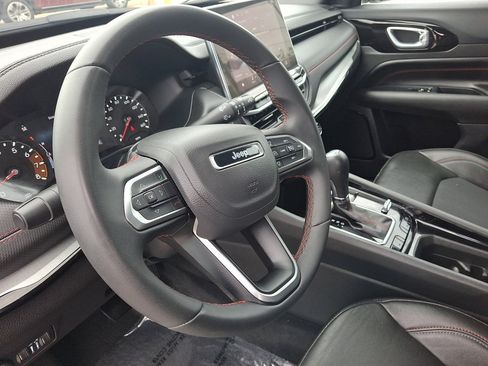 Used 2025 Jeep Compass Trailhawk AWD/4WD image 25