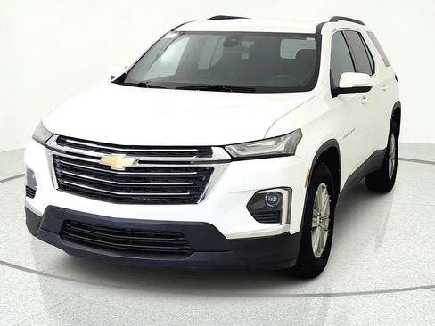 Used 2023 Chevrolet Traverse LT FWD image 3